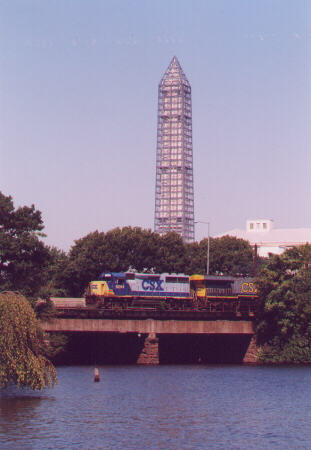 [Amtrak 79 southbound  near Crystal City] 