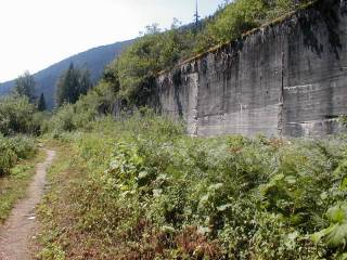 Trail along backwall