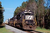 NS 7128 closes in on Simpson Yard in Jacksonville, FL. (264K)