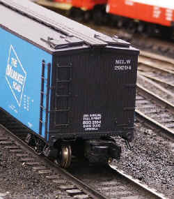 2004-reefer-end.jpg (64632 bytes)