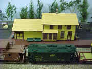 003.jpg (129288 bytes)