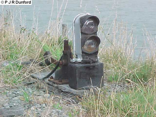 Colour light shunt signal