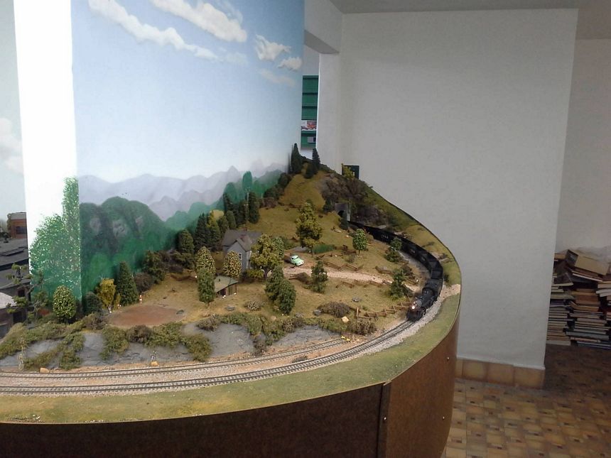 Click to display next picture