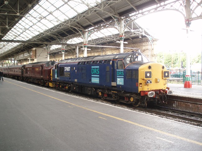 37676 & 37087 SPITFIRE AT PRESTON
