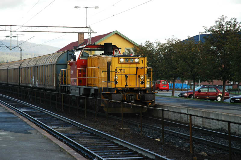 DI8 711 Hokksund 120904 1