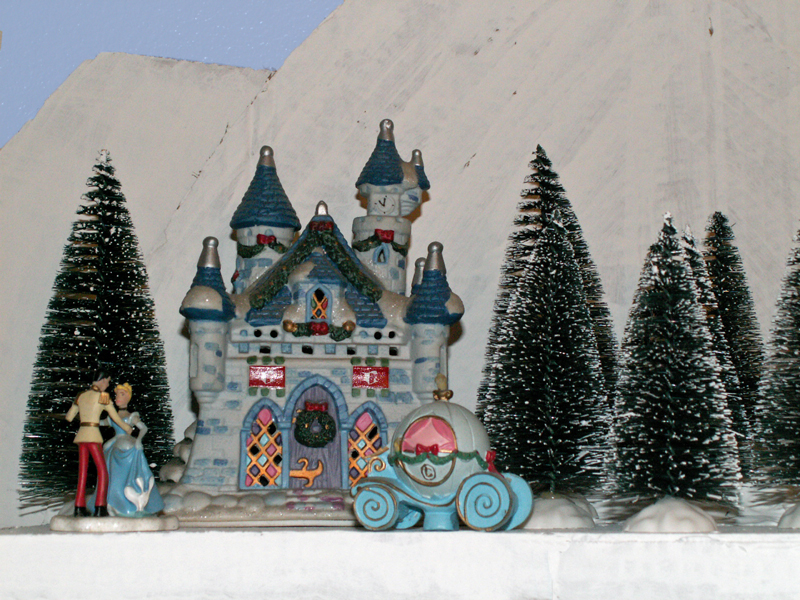 Cinderella's statue and carriage outside the castle