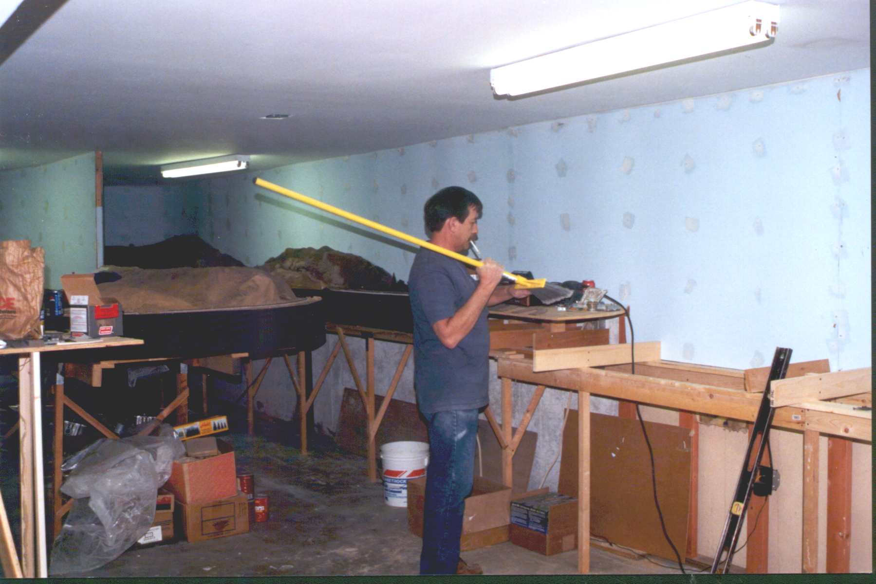 Some cleaning after the center section of the old layout was removed