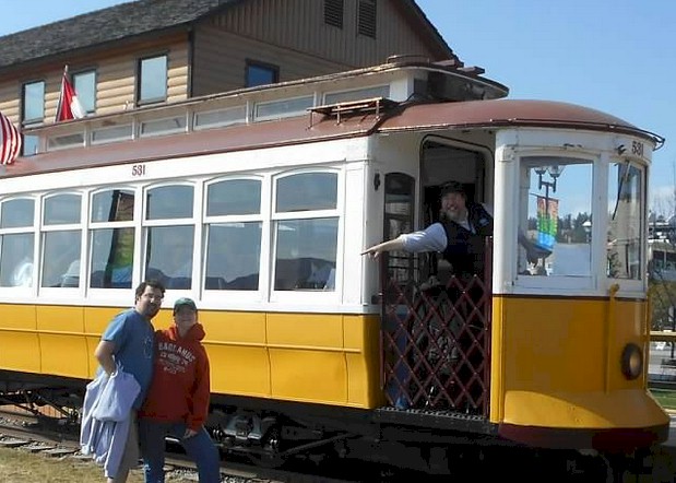 trolley3.jpg