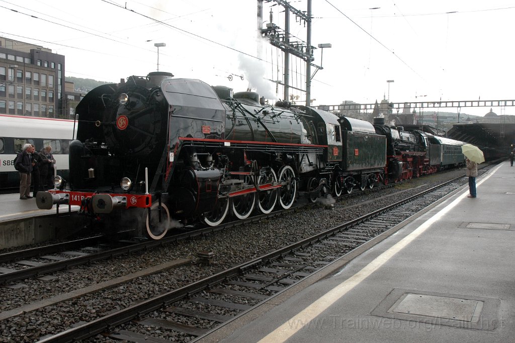 2781-0028-040513.jpg - SNCF 141 R 1244 + DB 41.018 / Zürich HB 4.5.2013