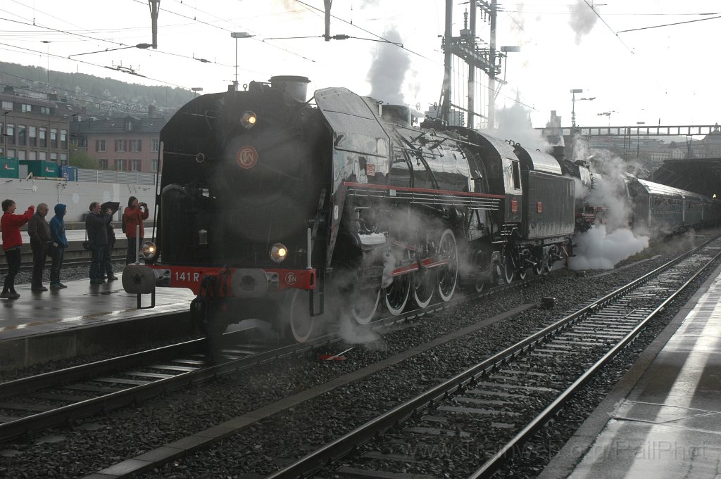 2782-0018-040513.jpg - SNCF 141 R 1244 + DB 41.018 / Zürich HB 4.5.2013