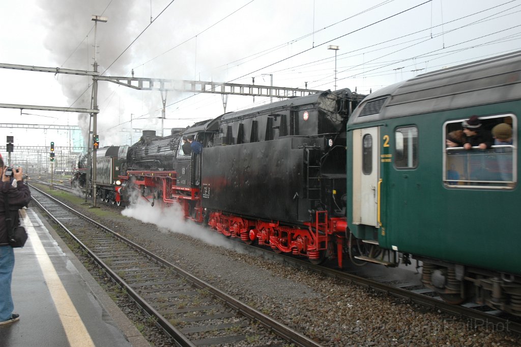 2782-0039-040513.jpg - SNCF 141 R 1244 + DB 41.018 / Zürich HB 4.5.2013