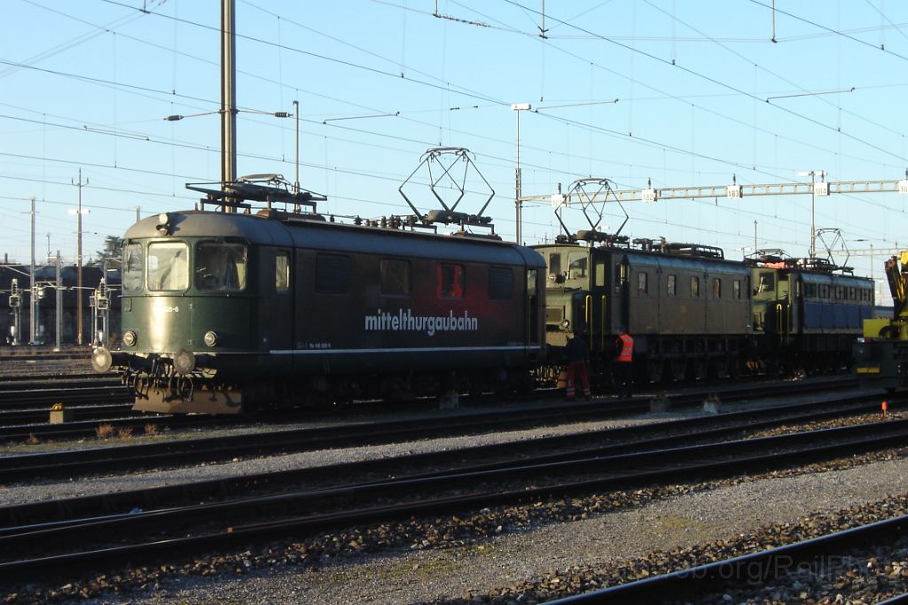 1285-0025-150207.jpg - SBB-CFF Ae 4/7 10950 + MThB Re 416.628-6 + SBB-CFF Ae 4/7 11010 / Romanshorn 15.2.2007