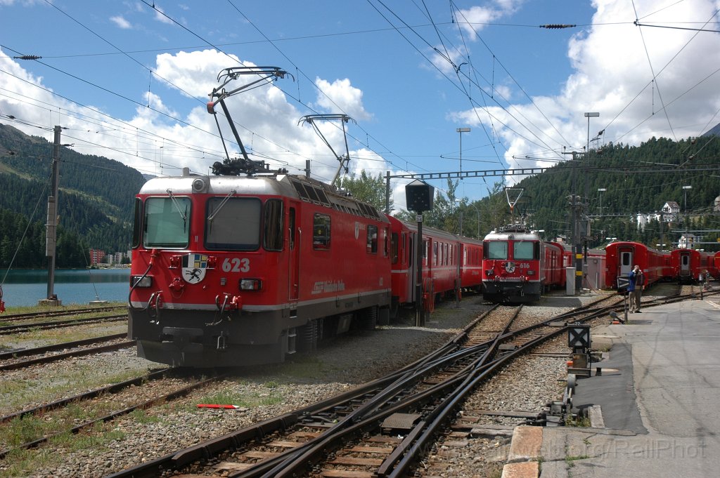 2527-0003-290712.jpg - RhB Ge 4/4'' 623 «Bonaduz» + 616 «Filisur» / St.Moritz 29.7.2012