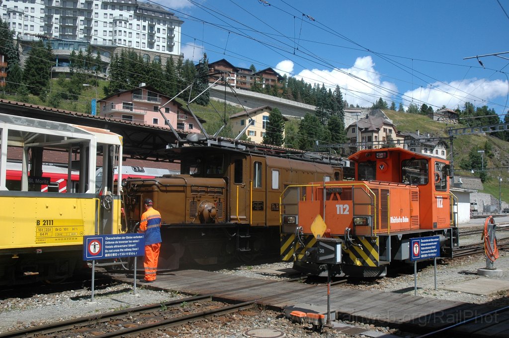 2528-0035-290712.jpg - RhB Tm 2/2 112 + Ge 6/6' 415 / St.Moritz 29.7.2012