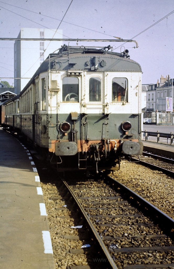 0046-0025s.jpg - SNCF Z 4164 / Tours 10.8.1981