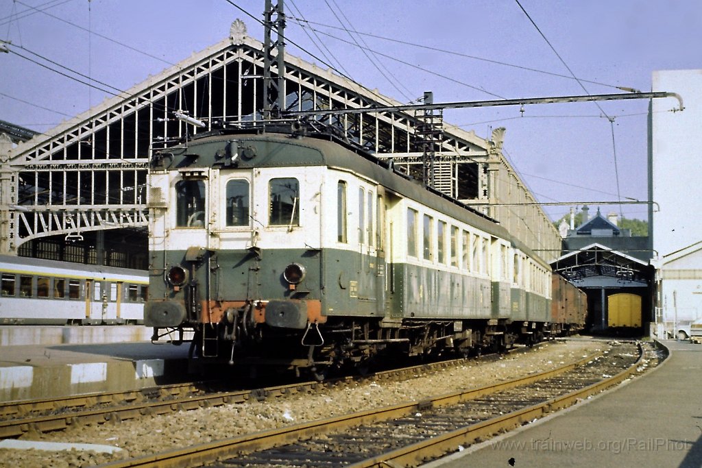 0046-0026tp.jpg - SNCF Z 4164 / Tours 10.8.1981