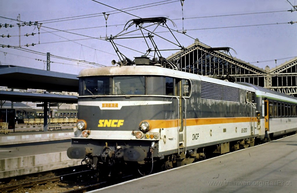 0046-0030tp.jpg - SNCF BB 9282 / Tours 10.8.1981