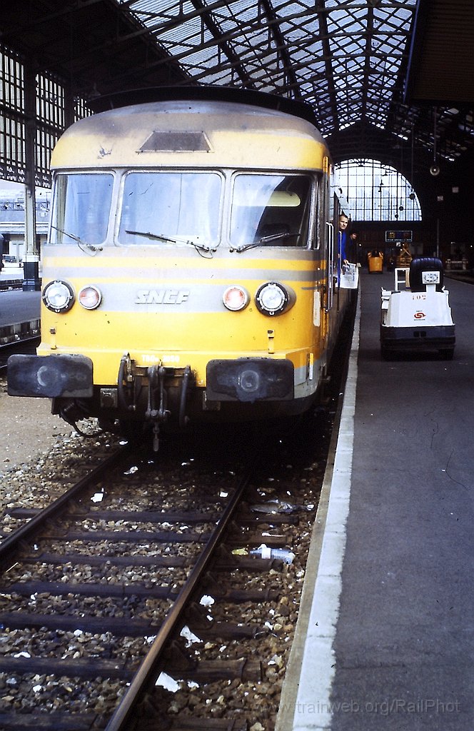 0046-0031s.jpg - SNCF RTG TBDu 2050 / Tours 10.8.1981