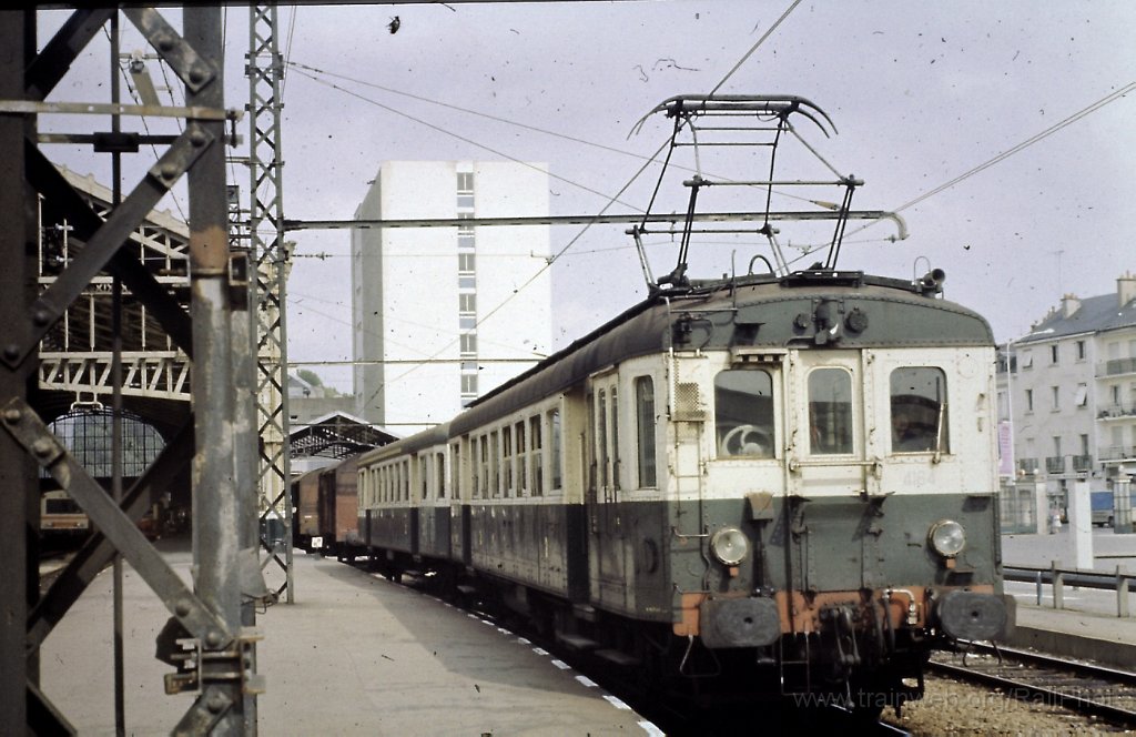 0046-0032s.jpg - SNCF Z 4164 / Tours 10.8.1981