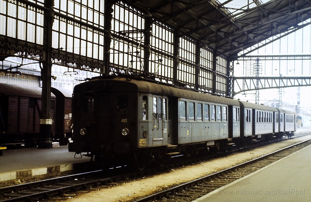 0047-0004s.jpg - SNCF Z 4113 / Tours 10.8.1981