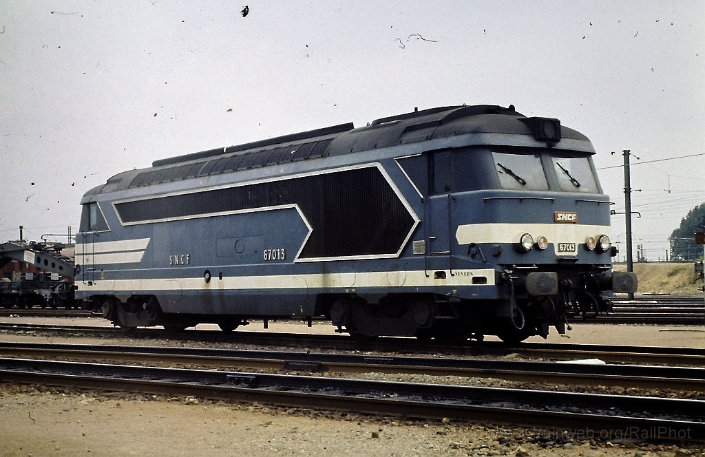 0047-0006s.jpg - SNCF BB 67013 / St.Pierre-des-Corps 10.8.1981
