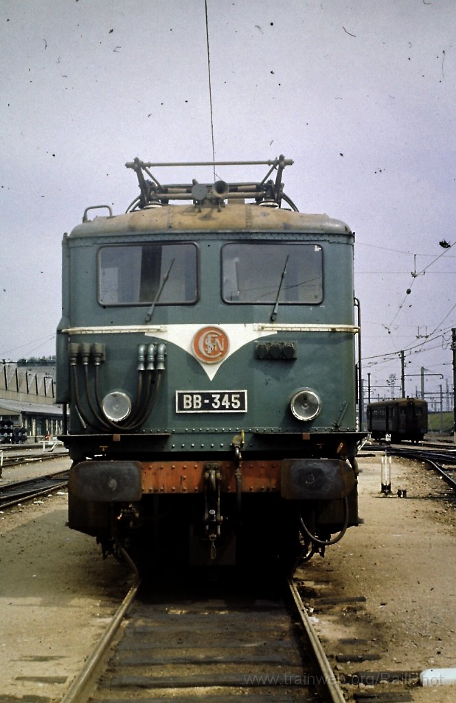 0047-0009s.jpg - SNCF BB 345 / St.Pierre-des-Corps 10.8.1981