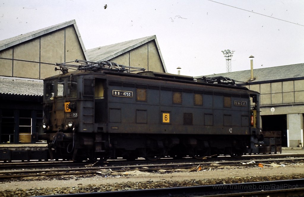 0047-0012s.jpg - SNCF BB 4753 / St.Pierre-des-Corps 10.8.1981