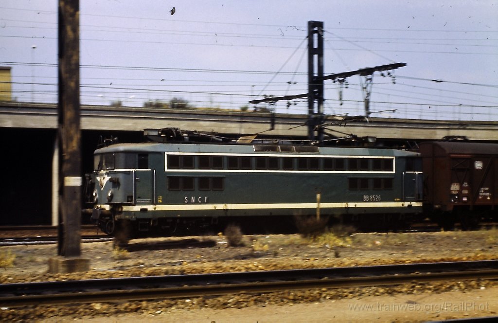 0047-0021s.jpg - SNCF BB 8526 / St.Pierre-des-Corps 10.8.1981