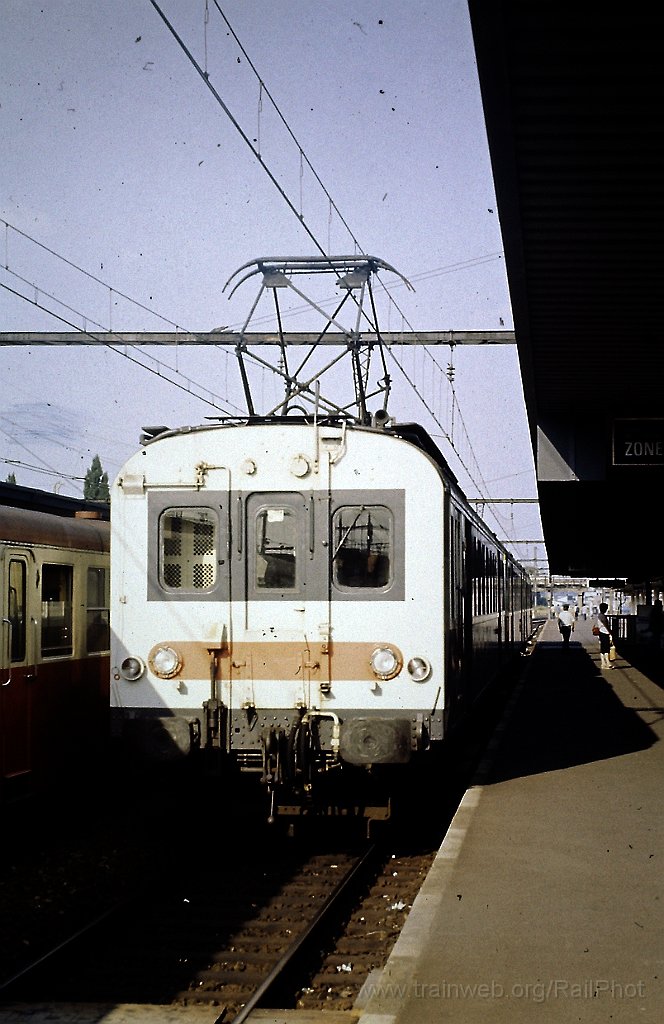 0047-0029s.jpg - SNCF Z 4187 / St.Pierre-des-Corps 10.8.1981
