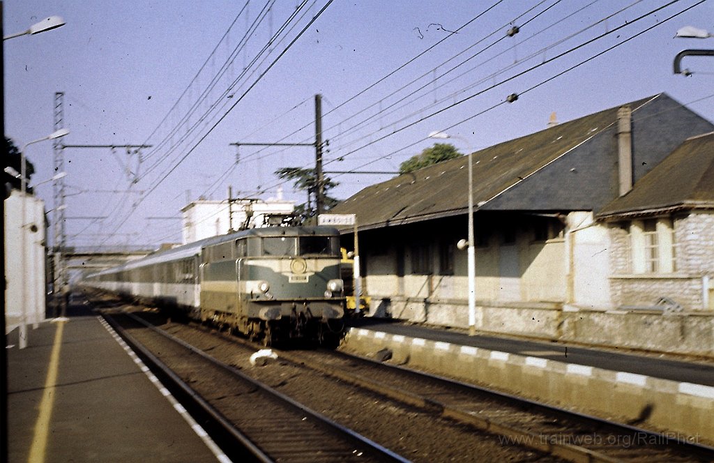 0047-0031s.jpg - SNCF BB 93** / Amboise 10.8.1981