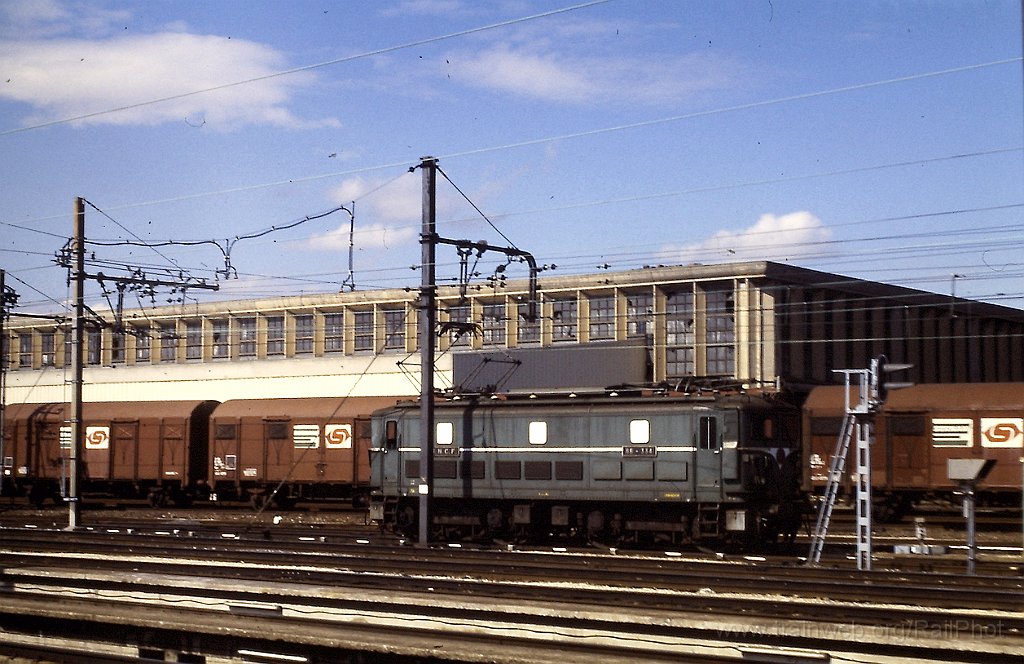 0143-0029s.jpg - SNCF BB 334 / Lyon-Mouche 18.7.1987