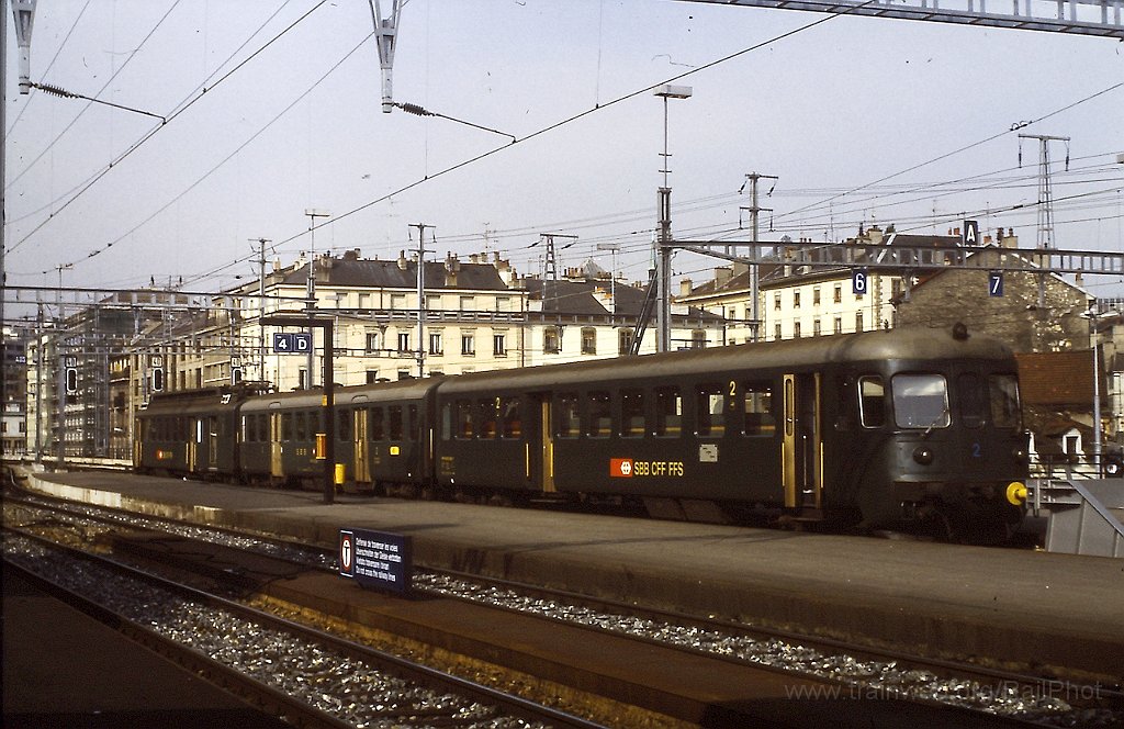 0146-0036s.jpg - SBB-CFF BDe 4/4'' 1302 / Genève-Cornavin 21.7.1987