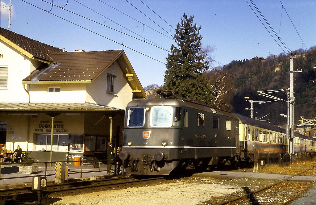 0161-0022s.jpg - SBB-CFF Re 4/4'' 11201 / Bregenz Hafen 13.2.1988