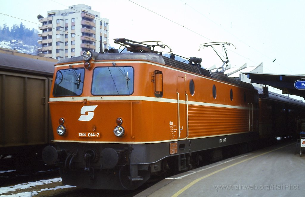 0163-0007s.jpg - ÖBB 1044.014-7 / Feldkirch 5.3.1988
