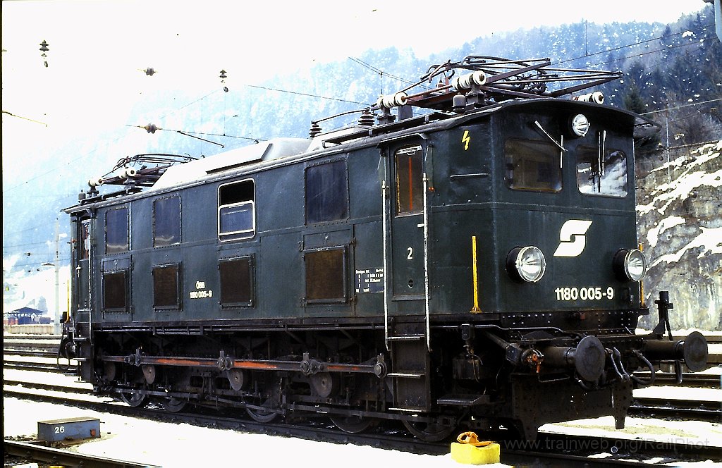 0163-0009tp.jpg - ÖBB 1180.005-9 / Feldkirch 5.3.1988