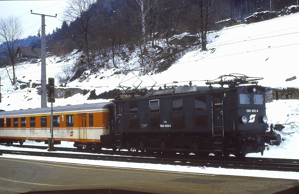 0163-0011s.jpg - ÖBB 1180.003-4 / Feldkirch 5.3.1988