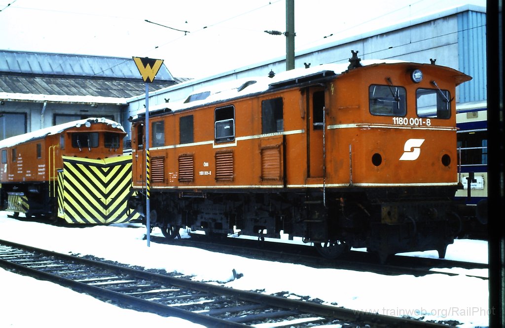 0163-0030s.jpg - ÖBB 1180.001-8 / Bludenz 5.3.1988