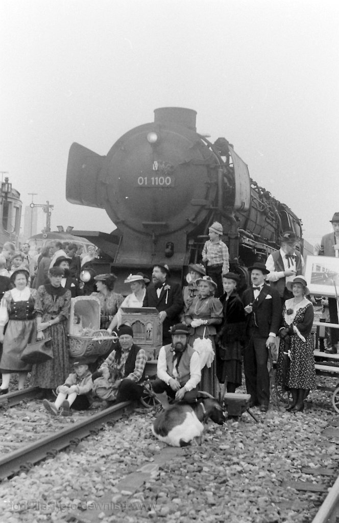 0205-0102-161088.jpg - DB 01.1100 / Friedrichshafen Hbf 16.10.1988