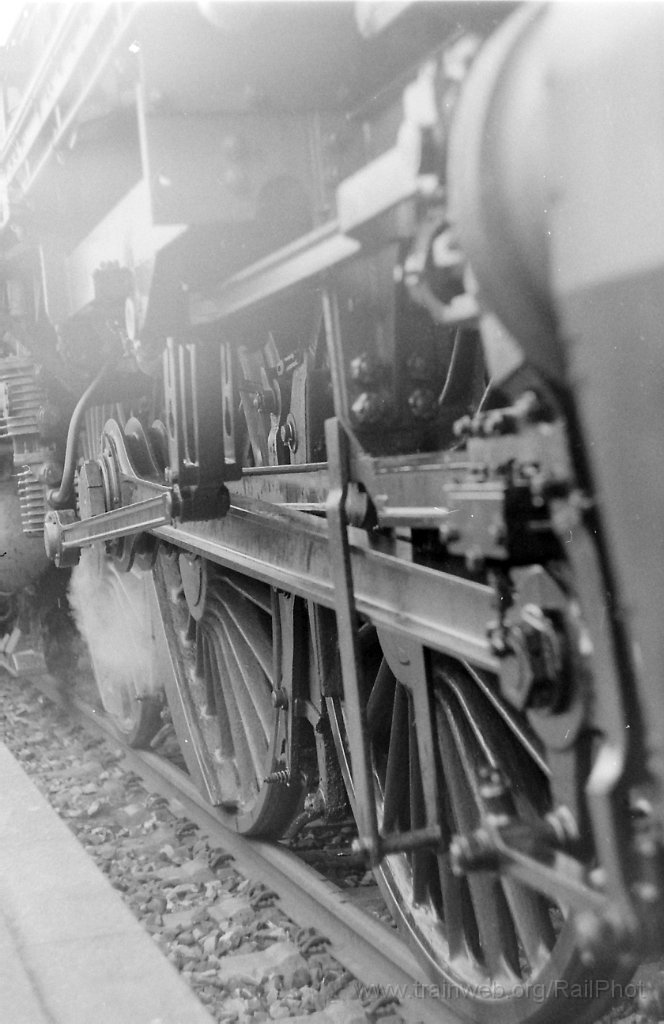 0205-0108-161088.jpg - DB 01.1100 / Friedrichshafen Hbf 16.10.1988