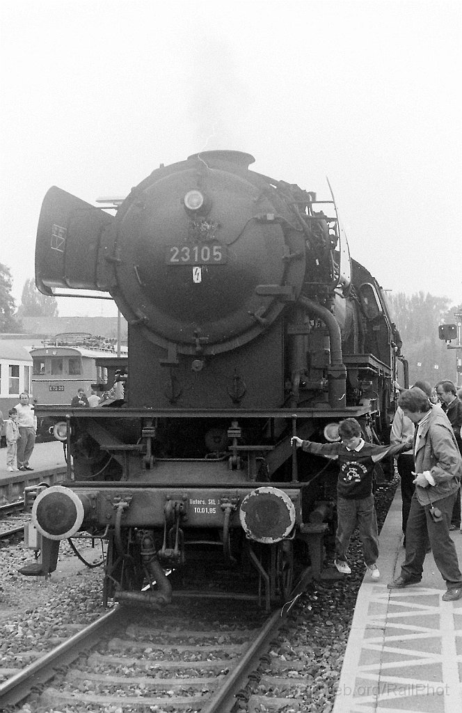 0205-0113-161088.jpg - DB 23.105 / Friedrichshafen Hbf 16.10.1988