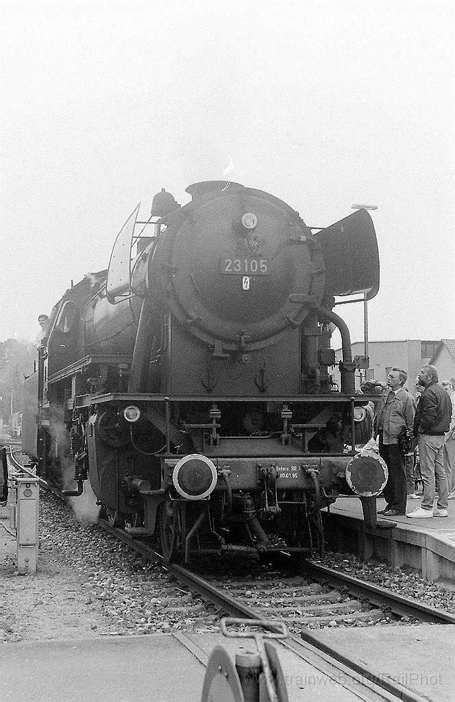 0205-0114-161088.jpg - DB 23.105 / Friedrichshafen Hbf 16.10.1988