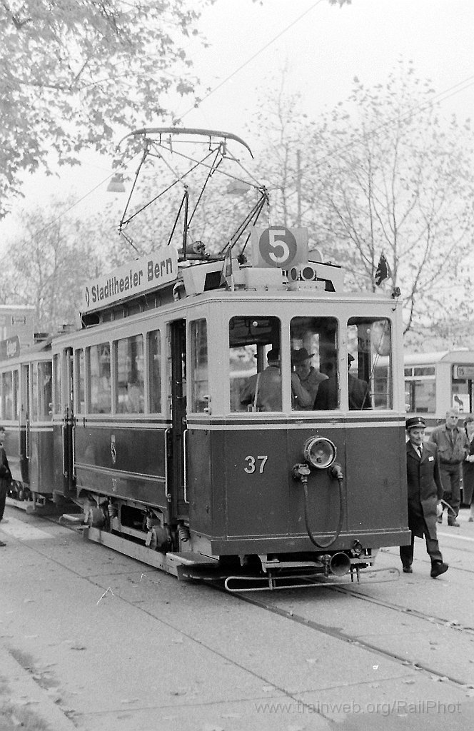 0205-0123-201188.jpg - SVB Be 2/2 37 / Bern Guisanplatz 20.11.1988