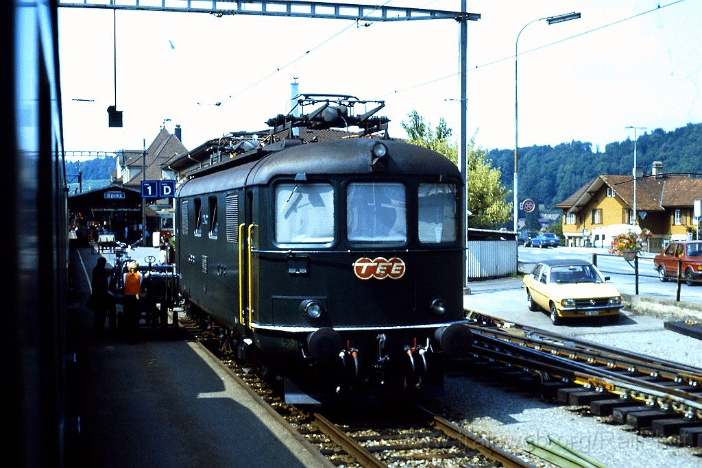 0194-0021-s.jpg - SBB-CFF Re 4/4' 10042 / Spiez BLS 13.8.1988