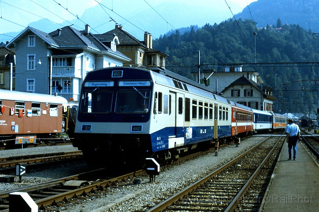 0194-0023-s.jpg - BLS RBDe 4/4 731 / Interlaken-West 13.8.1988