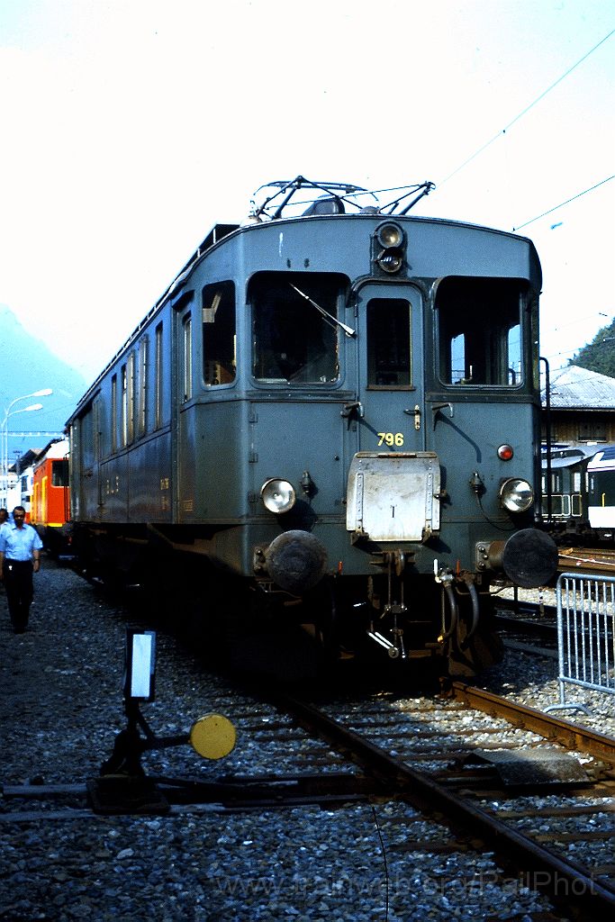 0194-0027-s.jpg - BLS De 4/5 796 / Interlaken-West 13.8.1988