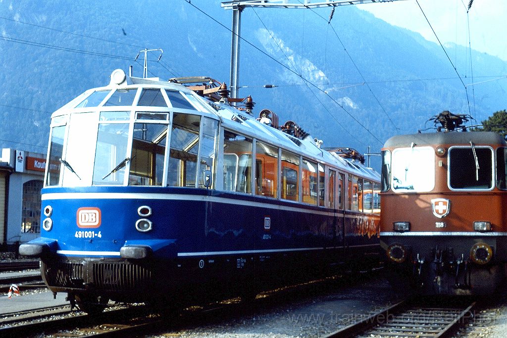 0194-0032-s.jpg - DB 491.001-4 + SBB-CFF Re 4/4'' 11189 / Interlaken-West 13.8.1988
