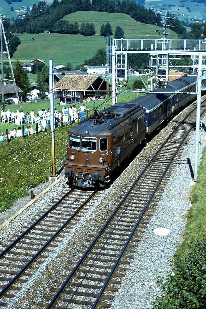 0195-0009-s.jpg - BLS Re 4/4 190 "Raron" / Frutigen 14.8.1988