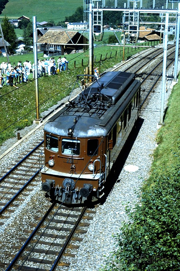 0195-0022-s.jpg - BLS Ae 4/4 251 / Frutigen 14.8.1988