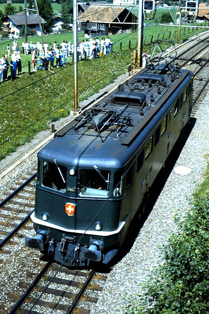 0195-0024-s.jpg - SBB-CFF Ae 6/6 11427 "Stadt Bern" / Frutigen 14.8.1988