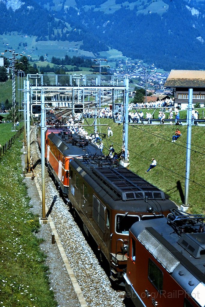 0196-0011-s.jpg - SBB-CFF Re 4/4'' 11189 + ÖBB 1044.123-6 + BLS Re 4/4 161 "Domodossola" / Frutigen 14.8.1988